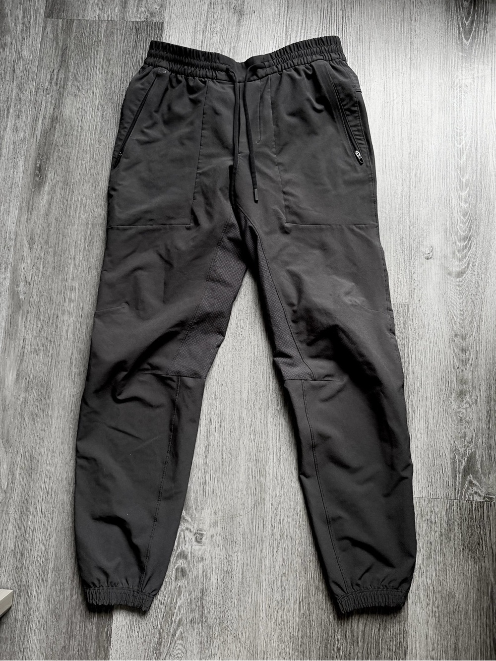 Lululemon men’s jogger License to Train 
Graphite Grey Sz M